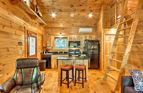 Murphy Cabin | Charming Murphy Cabin w/Porch - Near Hiking!