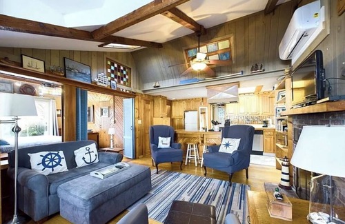 Manasquan Cottage | Charming "Nantucket Style" cottage in Manasquan. 10 Blocks from Sea Girt Beach!