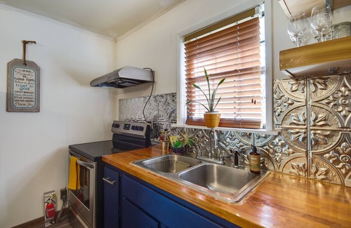 Roxie Cottage | Charming Natchez Cottage w/ Sunroom!