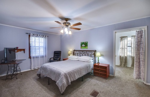 Roxie Cottage | Charming Natchez Cottage w/ Sunroom!