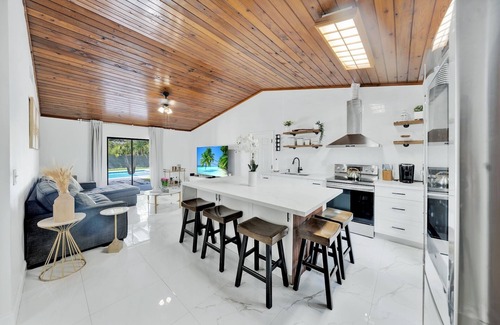Homestead Other | Charming Nature Farmhouse Getaway – Spacious, Peaceful, Relaxing