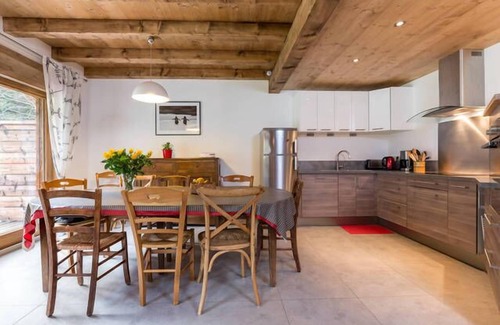 Les Houches Ski Chalet | Charming new chalet in burnt wood, south-facing terrace, beautiful view of the mountains