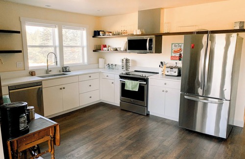Sandpoint Cottage | Charming NEW Cottage with Deck & Views.