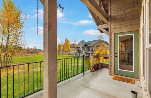 Dover Bay Condo | Charming new Dover Bay condo near Sandpoint