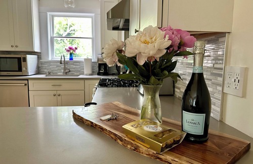 Nantucket Town Condo | Charming new renovated 3 bed/1 Bath condo sleeps 6+Walk & Bike to everything