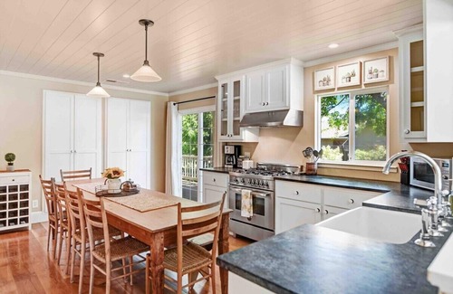 Sonoma House | Charming Newcomb Cottage Downtown Sonoma
