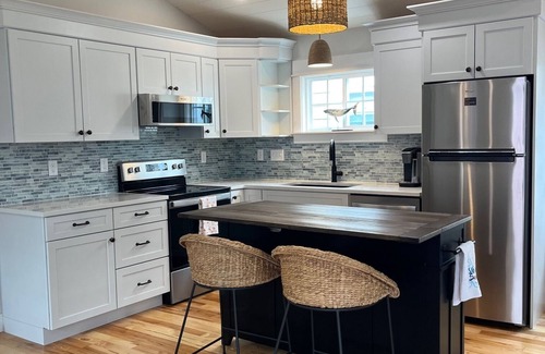 Ocean Park Cottage | Charming, newly renovated 2-bedroom cottage in Old Orchard 100 yds to the beach