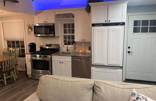 Baiting Hollow Cottage | Charming newly renovated 2-bedroom cottage in delightful Woodcliff Park