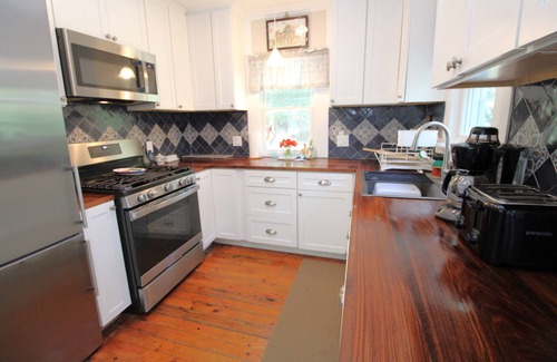 Wellfleet Cottage | Charming Newly Renovated Wellfleet Cottage Near Black Fish Creek (2238)