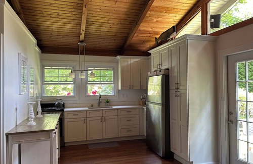 Southold House | Charming North Fork Beach Cottage