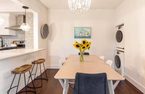 Greenport House | Charming Northfork Townhouse- walk to all