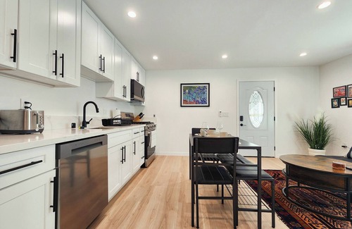 Canoga Park House | Charming Oasis Retreat - Cozy & Luxe!