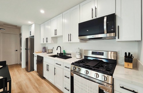 Canoga Park House | Charming Oasis Retreat - Cozy & Luxe!