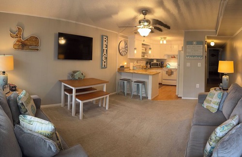 Midtown Ocean City Condo | Charming Ocean Block Condo! Mid town, Across from Convention Ctr NEW BATHROOM!