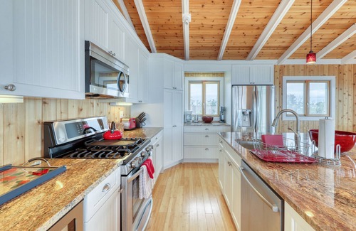 Ocean Bay Park House | Charming oceanfront home w/stunning views & wraparound deck - steps from beach