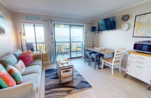 Tybee Island Condo | Charming, oceanfront condo w. resort amenities.