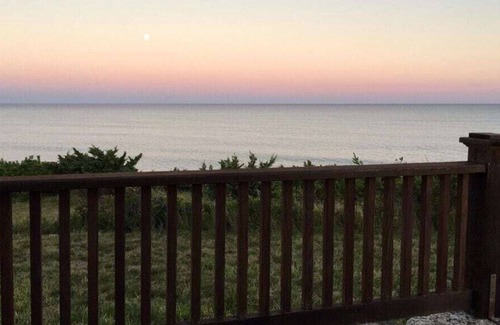Chilmark House | Charming Oceanfront Cottage in Chilmark
