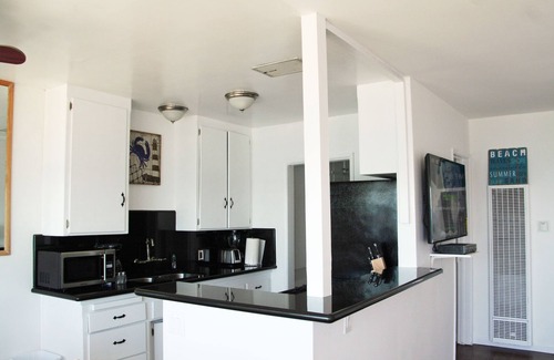 Eastern Malibu Apartment | Charming Oceanfront Get-Away on Sandy Carbon Beach - Stingray