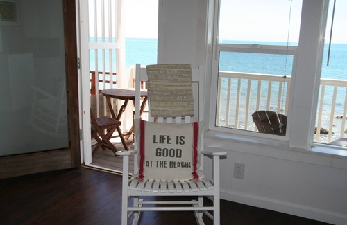 Eastern Malibu Apartment | Charming Oceanfront Get-Away on Sandy Carbon Beach - Stingray