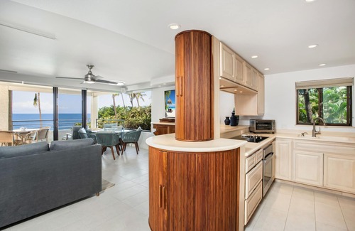 Wailea Condo | Charming Oceanfront retreat- Steps from the Beach, 2BR/2BA Polo Beach Club 308