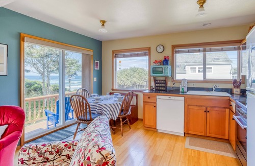 Oregon Coast House | Charming Oceanview Cabin Steps to Ocean, Loft on Quiet Street Near Yachats!