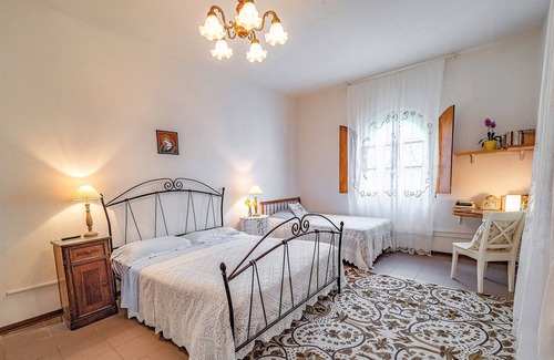 Vicopisano Apartment | Charming olive farm - ideal for couples & small families, AC & Wifi,