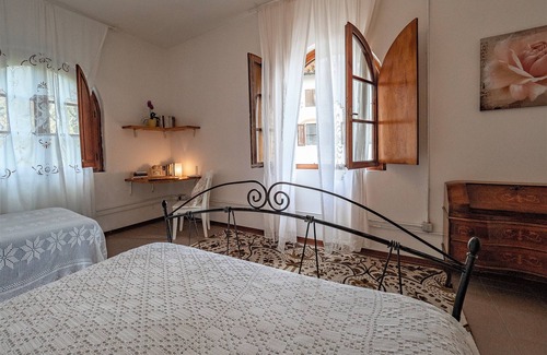 Vicopisano Apartment | Charming olive farm - ideal for couples & small families, AC & Wifi,