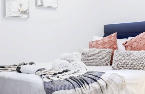 Harlington Apartment | Charming One bedroom flat mins from LHR