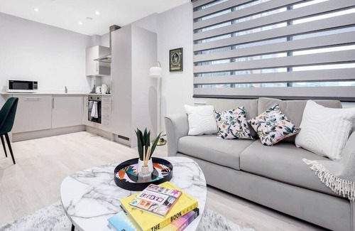 Harlington Apartment | Charming One bedroom flat mins from LHR