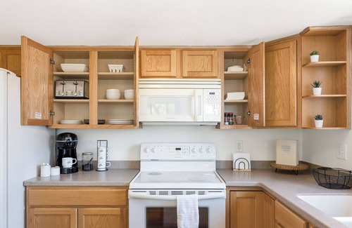 Tucson Condo | Charming one bedroom in a gated community near Sabino Canyon with heated pool.