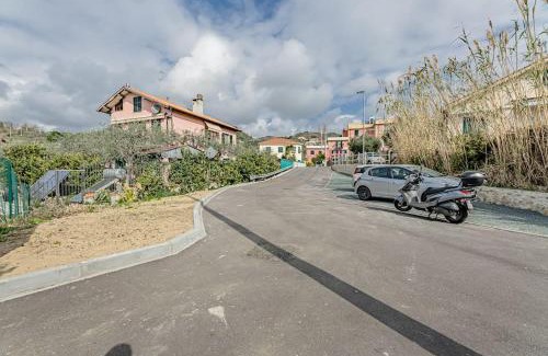 Albisola Superiore House | Charming one-floor villa with garden, car parking