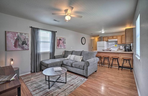 West Plains House | Charming One-Level Home w/Deck, Walk to Dtwn