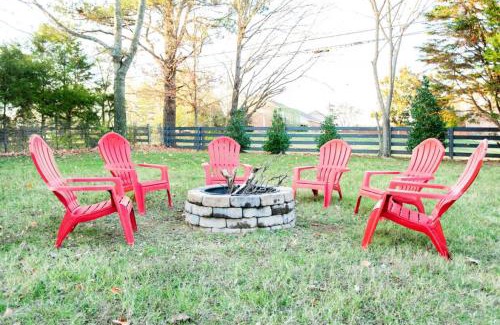 Franklin House | Charming Oxford Glen Estate 3bed 2.5bath Fire Pit