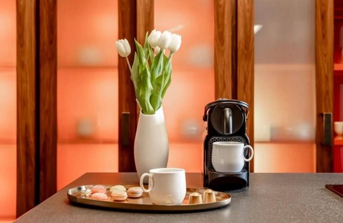 Chaillot Apartment | Charming Parisian Retreat: Tocadero - Your Ultimate Eiffel Tower Hideaway
