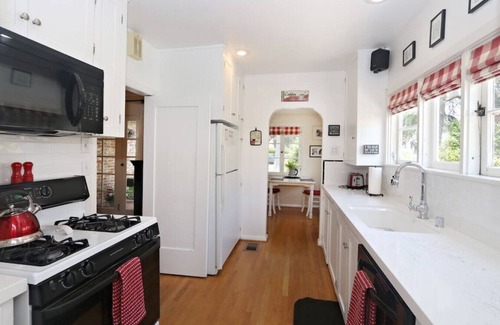 Pasadena House | Charming Pasadena English Cottage