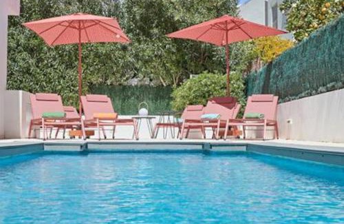 Ibiza Town Villa | Charming Patio Villa With Private Pool - 6BR - In The Heart of Playa den Bossa - Walk To Ushuaïa, Hi & The Beach!