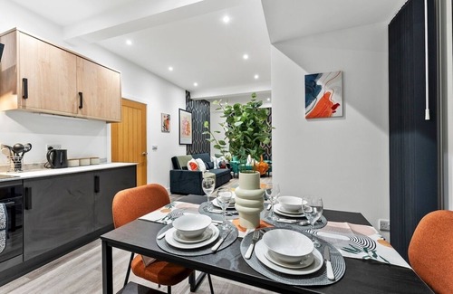 Worthing House | Charming Penthouse in Worthing - Sleeps 6