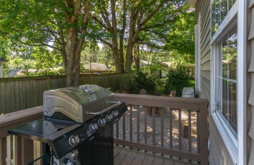 Black Mountain House | Charming Pet-Friendly Cottage Walkable to Town!