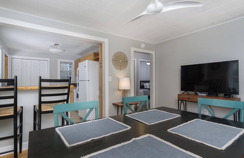 Black Mountain Cottage | Charming Pet-Friendly Cottage Walkable to Town!