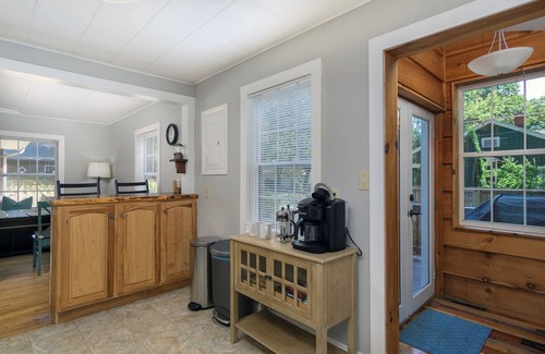 Black Mountain Cottage | Charming Pet-Friendly Cottage Walkable to Town!