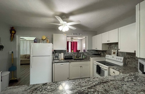 Ellinor Village House | Charming Pet Friendly Beach House! Quiet neighborhood, Steps away from the beach
