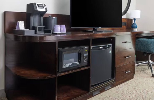 West End House | Charming Pet-Friendly Unit Near Georgetown & Dupont Circle | Rooftop Pool