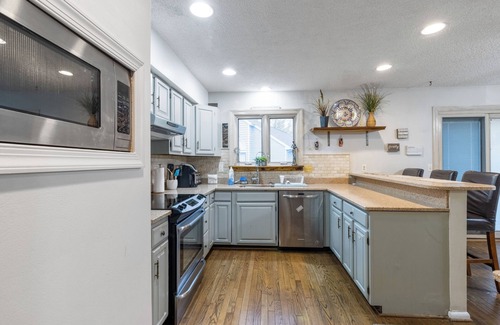 Annapolis House | Charming Pet-Friendly Stay - Near Bay & Beaches.