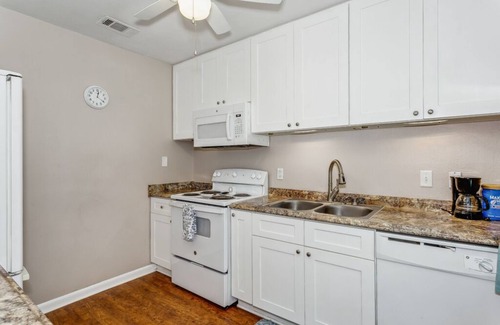 Bellview House | Charming Pet Friendly -3B Pensacola - Close to Bases!