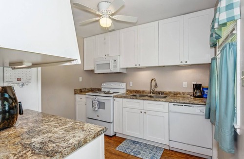 Bellview House | Charming Pet Friendly -3B Pensacola - Close to Bases!
