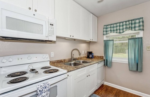 Bellview House | Charming Pet Friendly -3B Pensacola - Close to Bases!