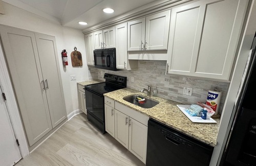 Night Heron House | Charming Pet-Friendly Bungalow in Sea Pines – Walk to the Beach, Lagoon View