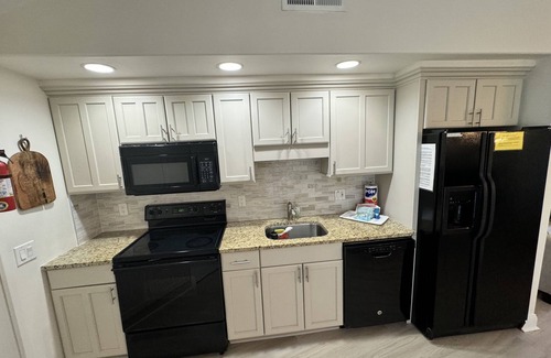 Night Heron House | Charming Pet-Friendly Bungalow in Sea Pines – Walk to the Beach, Lagoon View