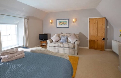 Puddletown Cottage | Charming picture-postcard thatched cottage