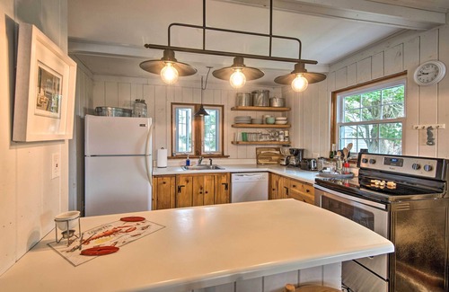 Pine Point Cottage | Charming Pine Point Cottage - 2 Blocks to Ocean!